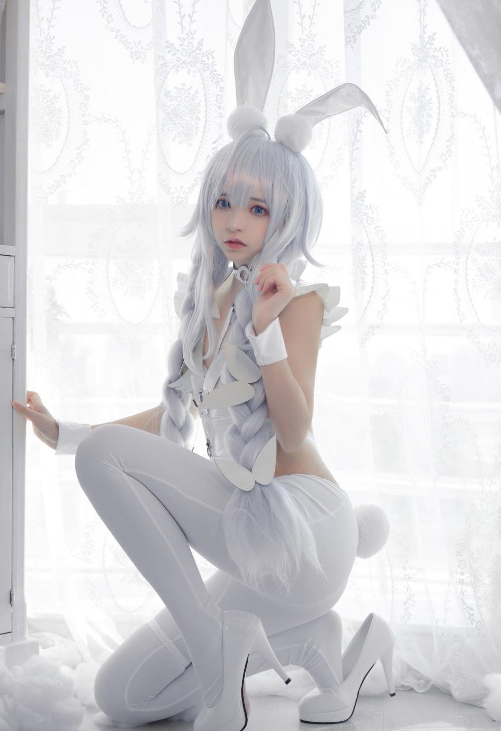 β����